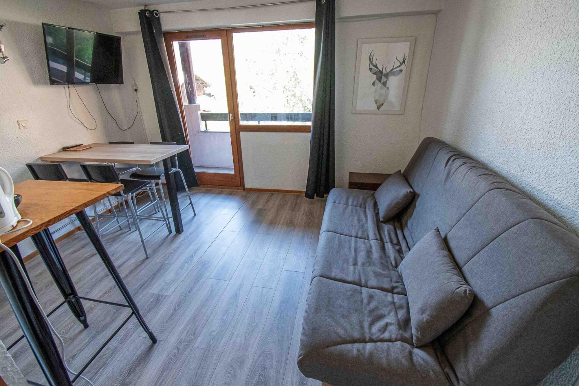 Apartment Les Cimes: Cozy Slopeside With Mountain Views